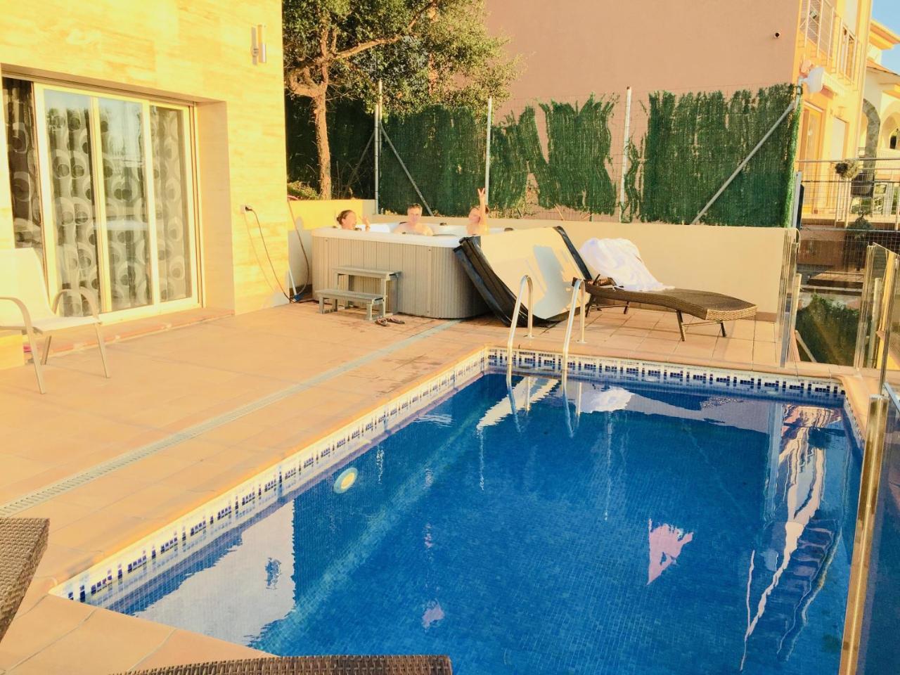 Luxury Villa Investingspain With Sea Views, Pool And Jacuzzi Лорет де Мар Екстериор снимка